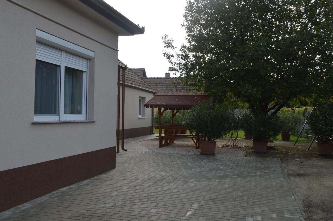 Ferienwohnung Bettina Vendeghaz Kiskoros Exterior foto